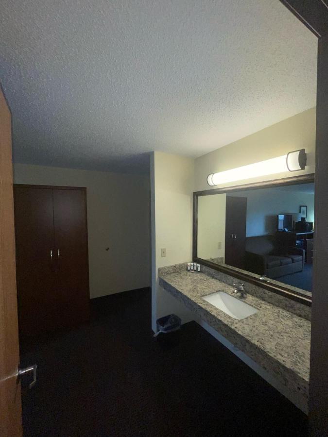 Cobblestone Hotel & Suites - Wisconsin Rapids Ngoại thất bức ảnh